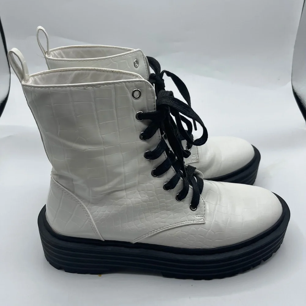 Nastygal White Faux Leather‎ Ankle Boots Size 39